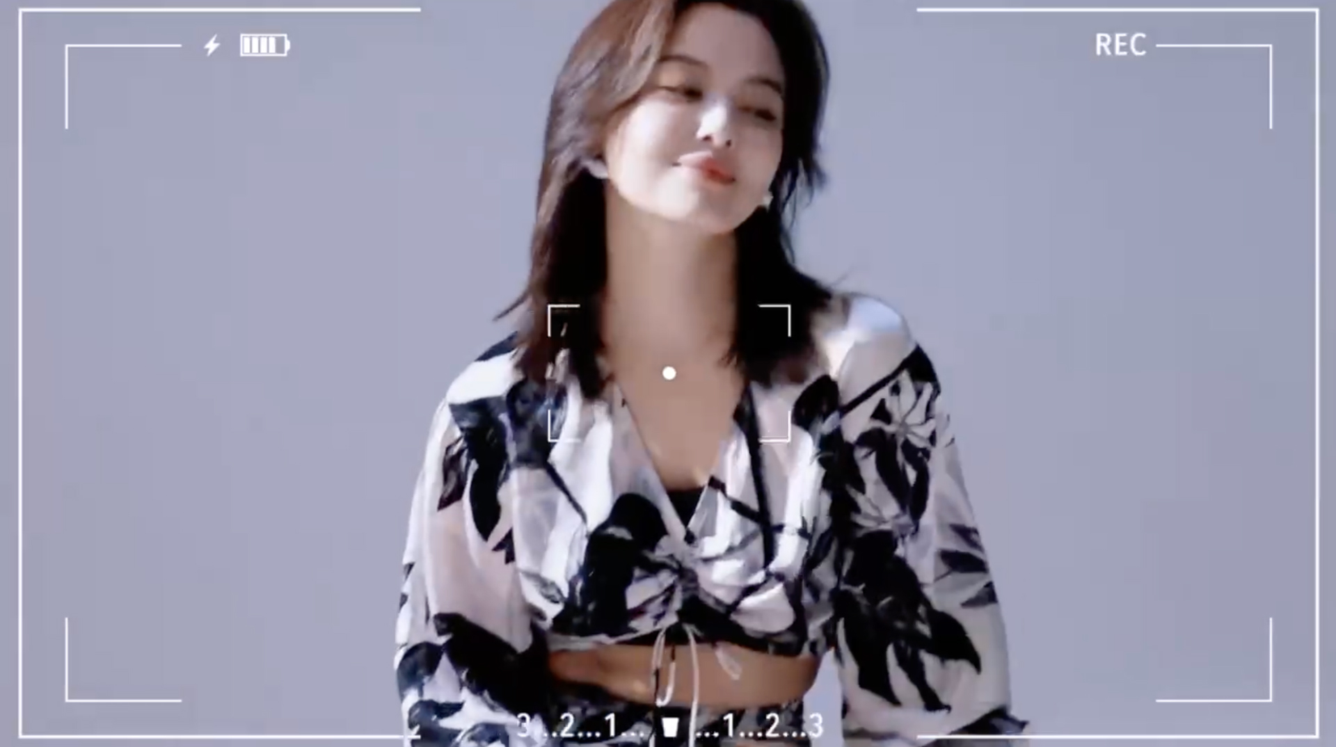 辛芷蕾花少海报拍摄花絮