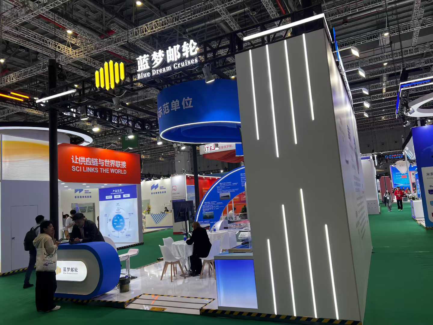 顺动进博会双展馆亮相